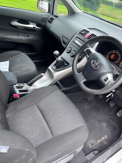 Toyota Auris Van