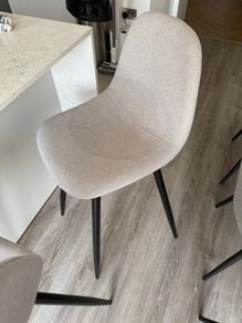 2 breakfast bar stools