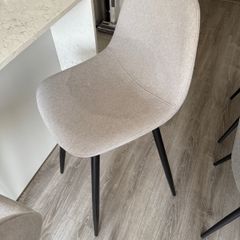2 breakfast bar stools