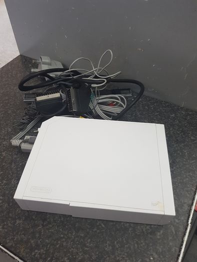 Nintendo Wii Console (Model RVL-001) + Cables