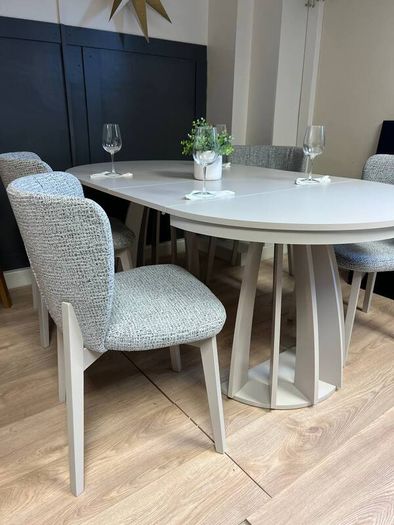 Brand New Extandable Table 180 cm and 4 Chairs