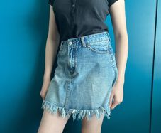 Denim skirt. Size 8