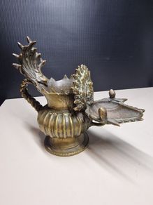 Indian- Nepalese bronze Sukunda oil lamp