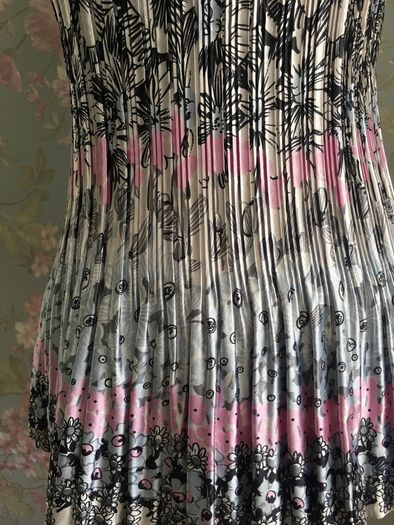Pleated blouse. New. Size S