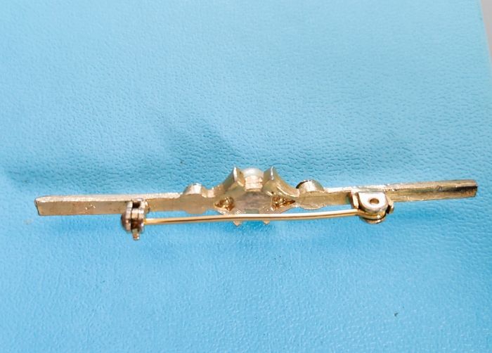 Vintage gold tone faux pearl bar brooch