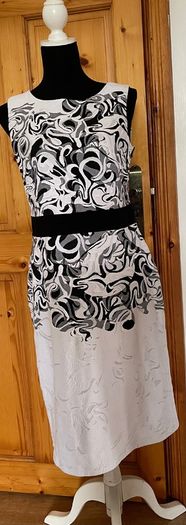 Tia dress black & white dress size 16 New with tags