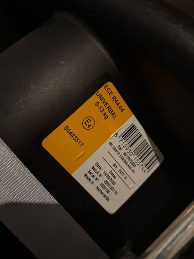 Maxi Cosi Cabriofix seat and isofix base