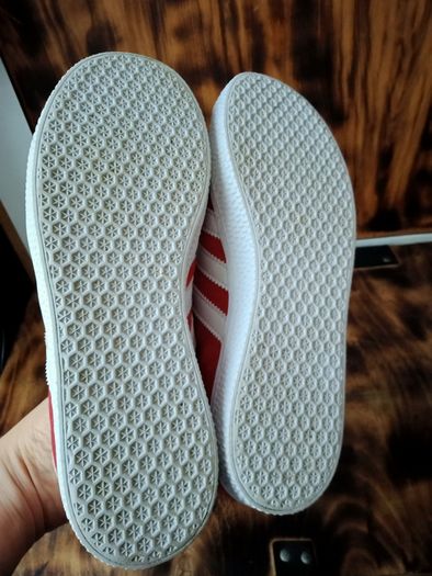 Adidas gazzel red size 3