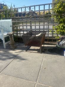 Outdoor fire pit