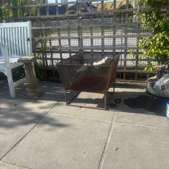 Outdoor fire pit