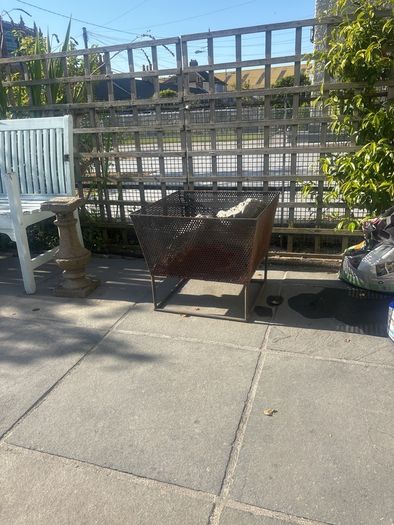Outdoor fire pit