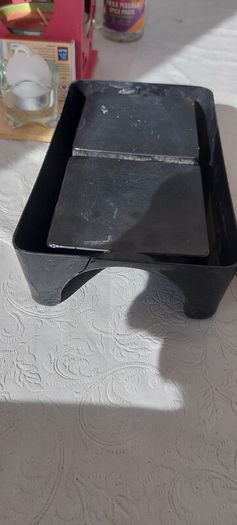 Murphys beer mat holder ,used condition ,see pictures for condition, hard to come by ,,buyer collects or pays postage thank you, A little crack one side but overall nice condition,