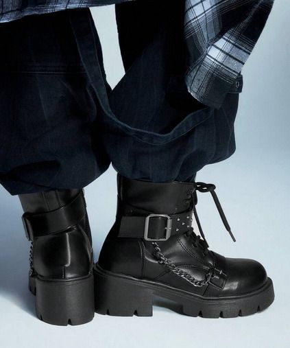 Fab Black Leather Look Boots size 6 - fab leather look - studs - chains & metal clasps!