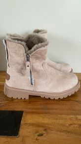 Fur lined winter boots