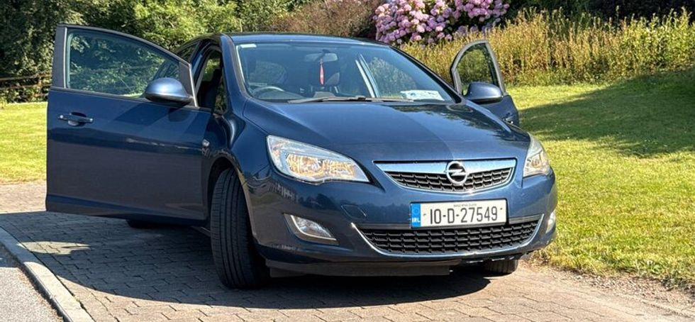Opel Astra 2010 Petrol