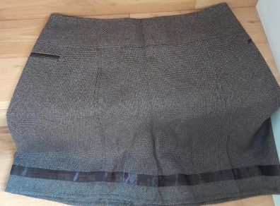 Skirt in brown colour, with belt, size UK16  EU44