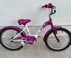 Girls 20 Inch Bike. Age 6-8.