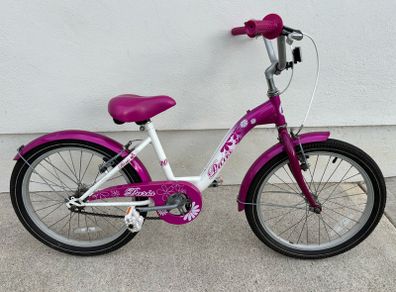 Girls 20 Inch Bike. Age 6-8.