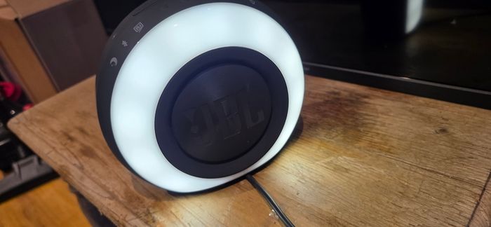 Jbl bluetooth speaker, fm radio, alarm clock
