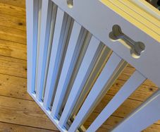 Freestanding, foldable dog gates