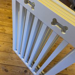 Freestanding, foldable dog gates
