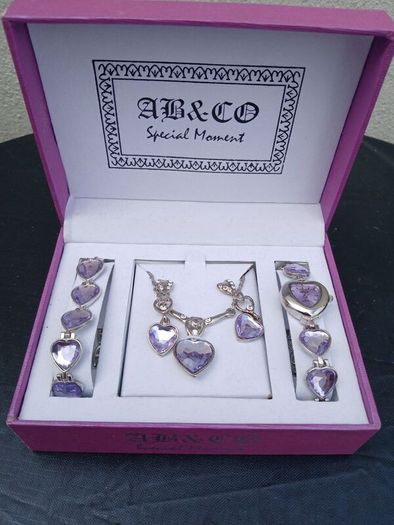 Beautiful New 5 Pc Jewelry Set
