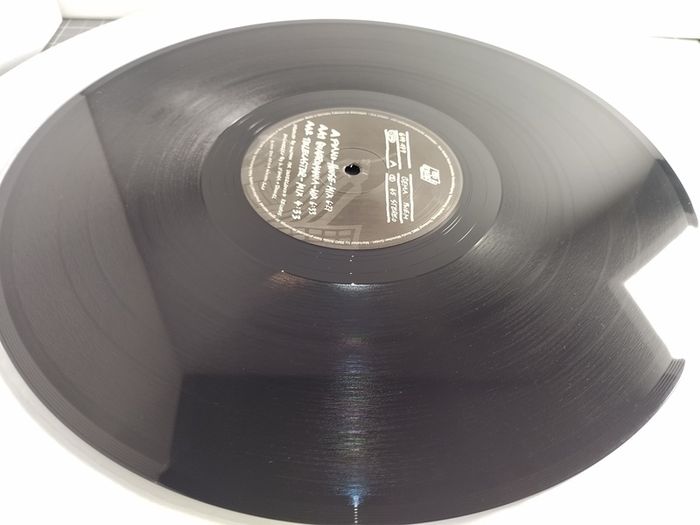 The Ya Ya's - Looove - Ariola Records - AKA Caveman! ORIGINAL 1992 PRESSING! Condition: MINT! Brand SPANKING New!