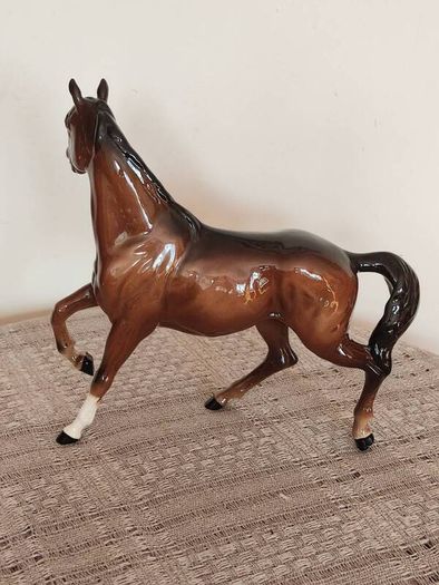 Vintage Royal Doultot porcelain horse. new in the box.