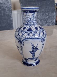 Continental Vase Chinese Style