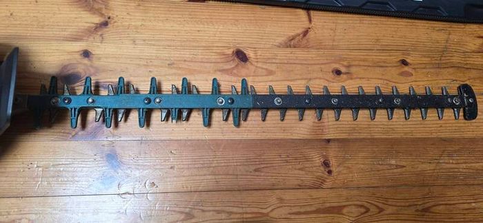 makita 75cm hedge trimmer