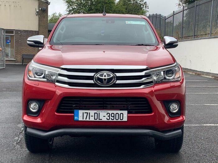 Toyota HiLux Invincible