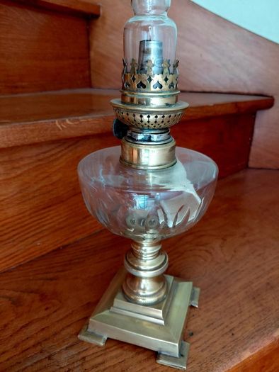 antique French crystal glass oil lamp, works