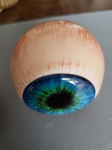 Glass eyes 10e each