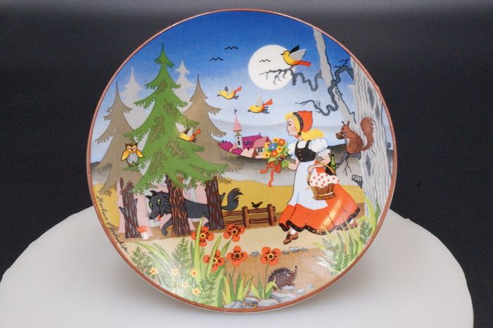 Vintage POOLE England Decorative Red Riding Hood Plate