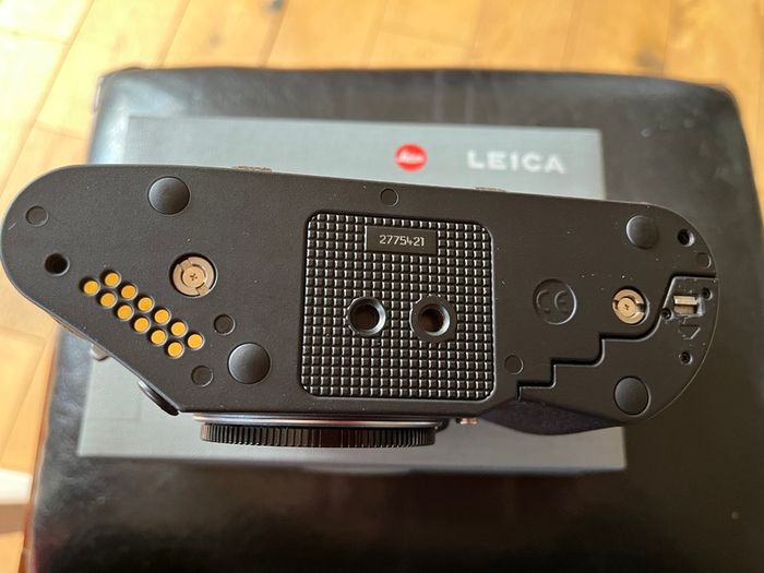 Leica R8 Camera with box