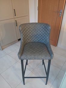 Kitchen island chairs