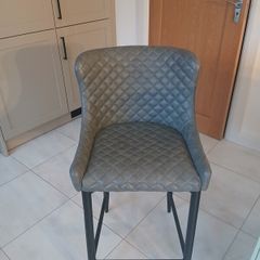 Kitchen island chairs