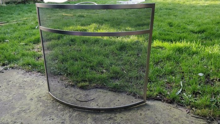Heavy duty bow shaped firescreen / fireguard