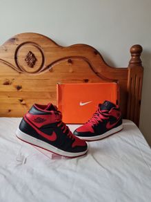 2022 nike jordan mid 1 alternate bled Size 9 eu 44 black/red leather in new condition