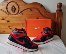 2022 nike jordan mid 1 alternate bled Size 9 eu 44 black/red leather in new condition