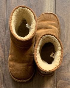 Girls Ugg Boots: Size 1 - Or Free With Any Clothes Bundle