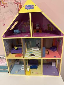 Peppa pig dolls house