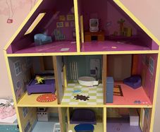 Peppa pig dolls house