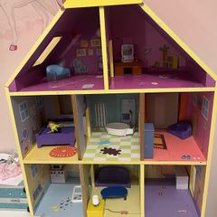 Peppa pig dolls house
