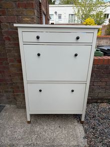 Shoe storage unit