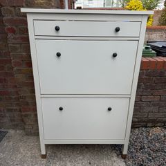 Shoe storage unit