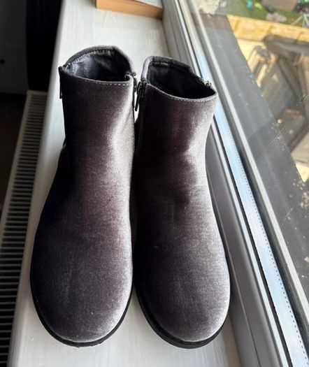 Girls Ankle boots size 4/37