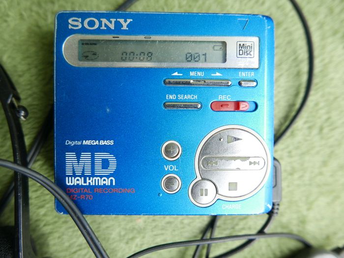 Sony MZ-R70 MiniDisc Walkman Digital Recording MD Player Recorder Working well