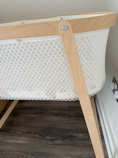 Ikea bassinet on wheels