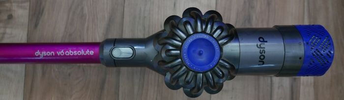 Dyson V6 Absolute NEW BATTERY works well
